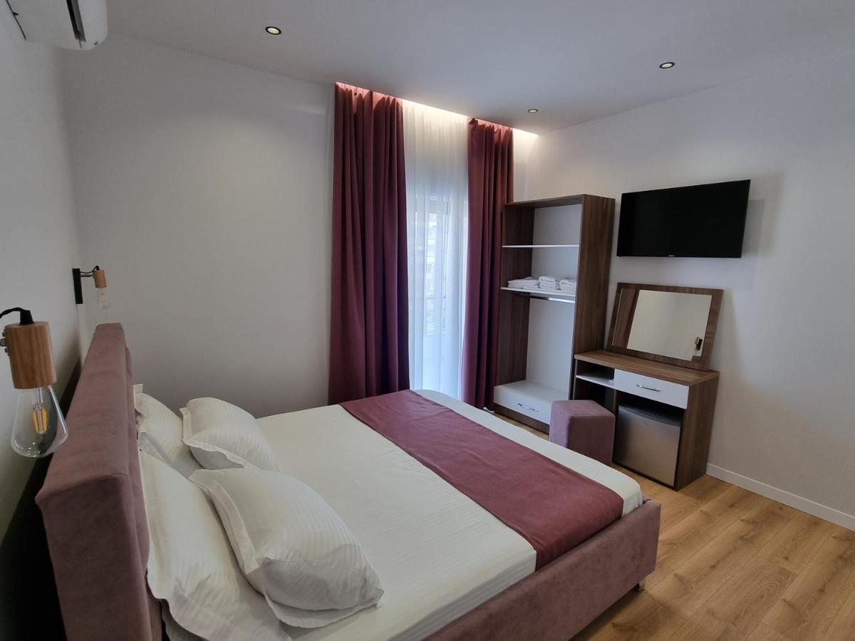 White Villa Permet Bagian luar foto