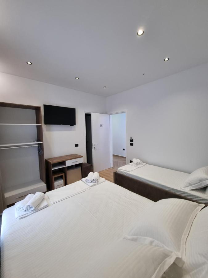 White Villa Permet Bagian luar foto
