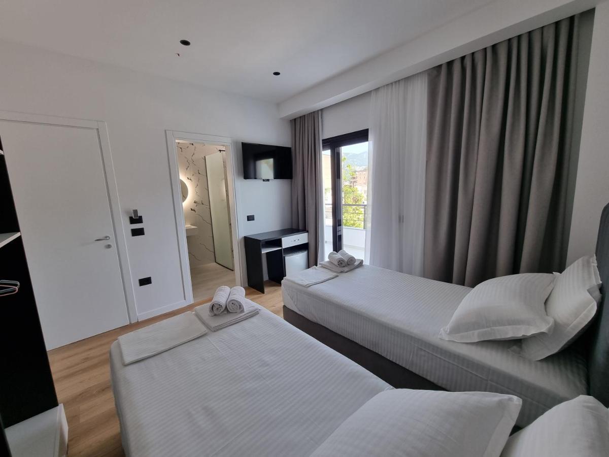 White Villa Permet Bagian luar foto