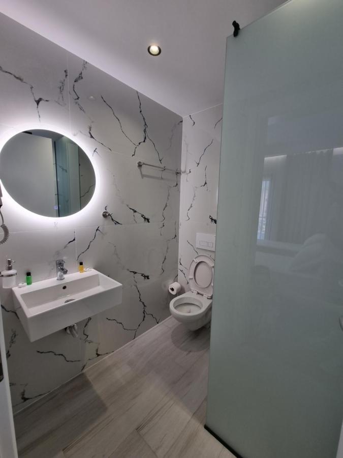 White Villa Permet Bagian luar foto