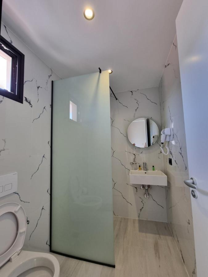 White Villa Permet Bagian luar foto