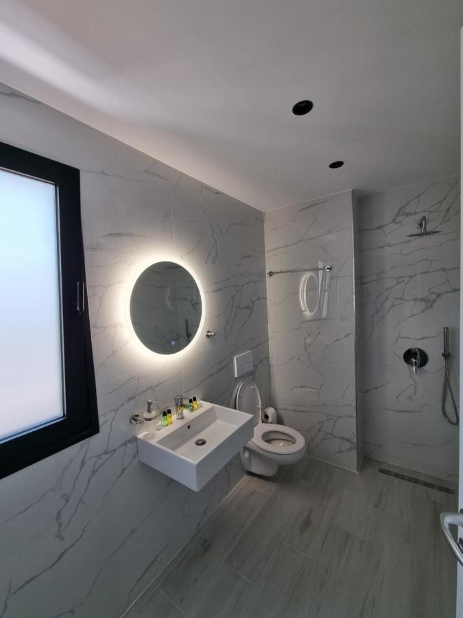 White Villa Permet Bagian luar foto