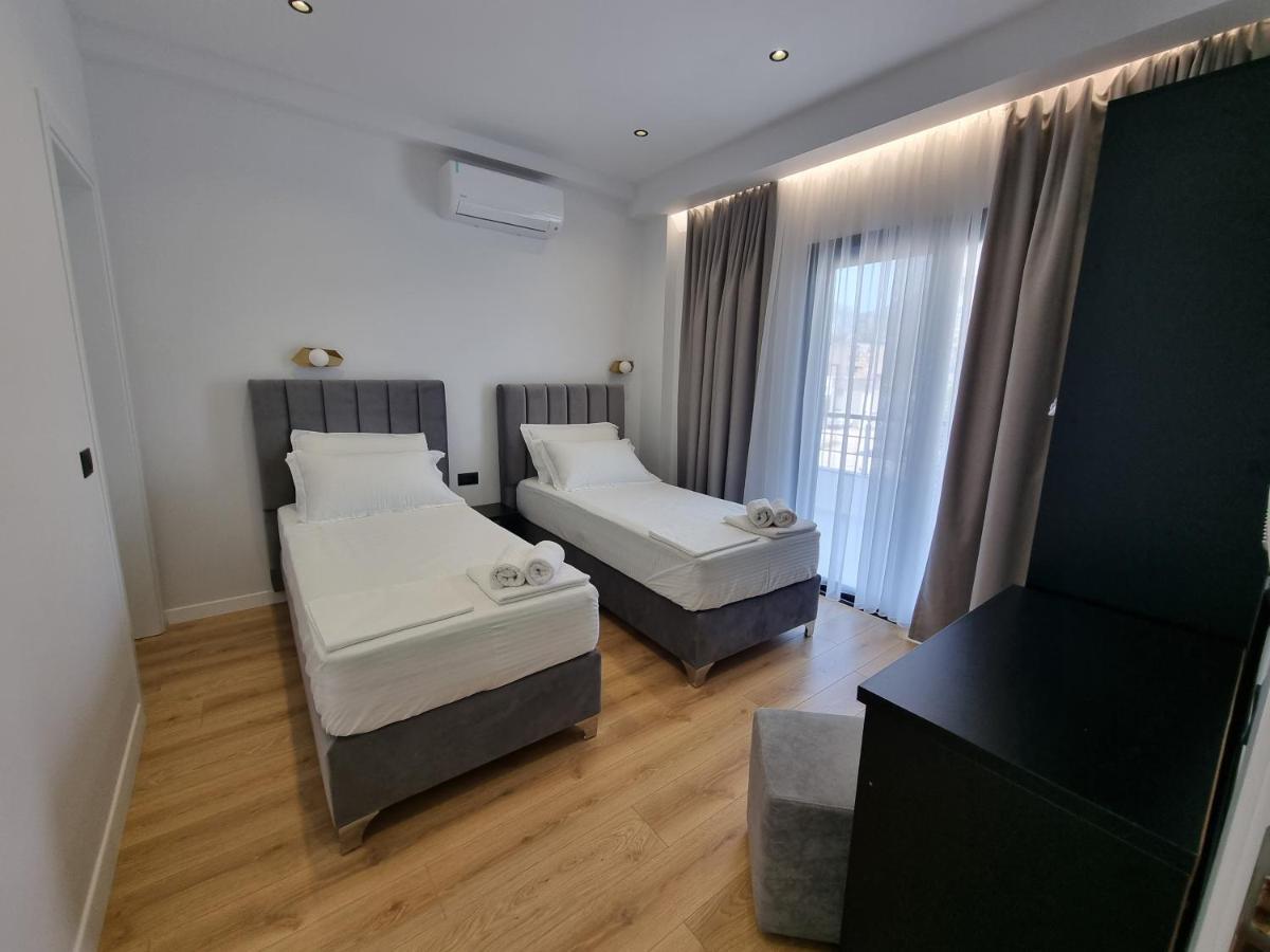 White Villa Permet Bagian luar foto