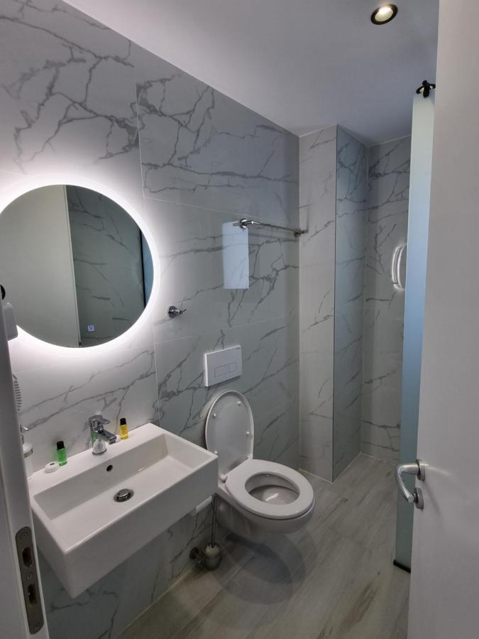 White Villa Permet Bagian luar foto