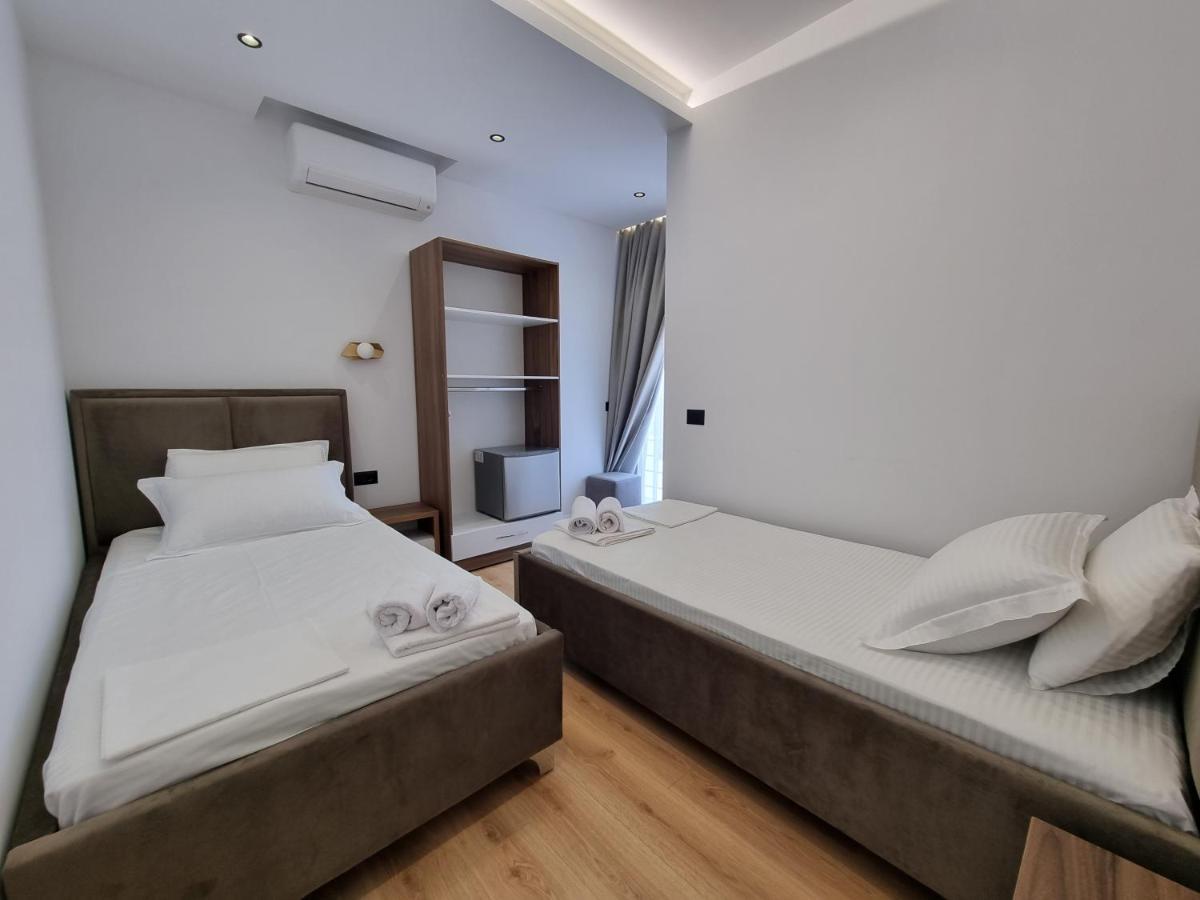 White Villa Permet Bagian luar foto