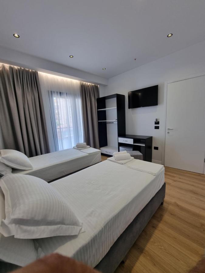 White Villa Permet Bagian luar foto
