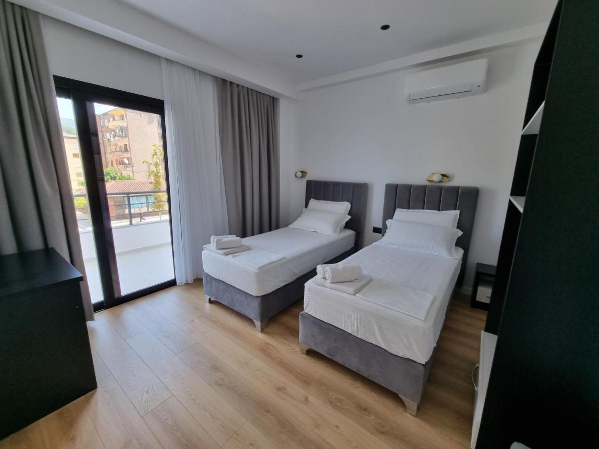 White Villa Permet Bagian luar foto