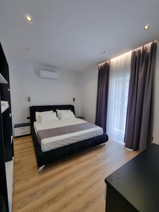 White Villa Permet Bagian luar foto