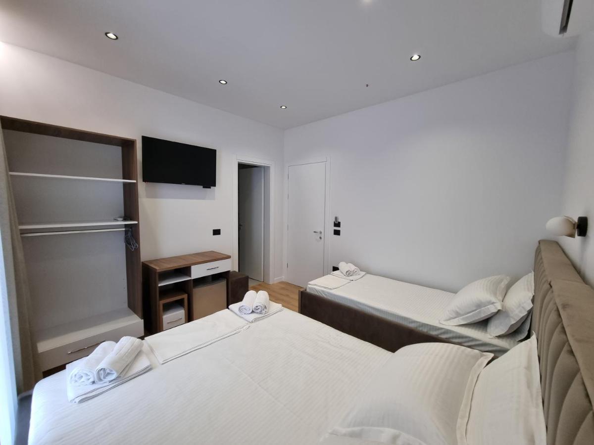White Villa Permet Bagian luar foto