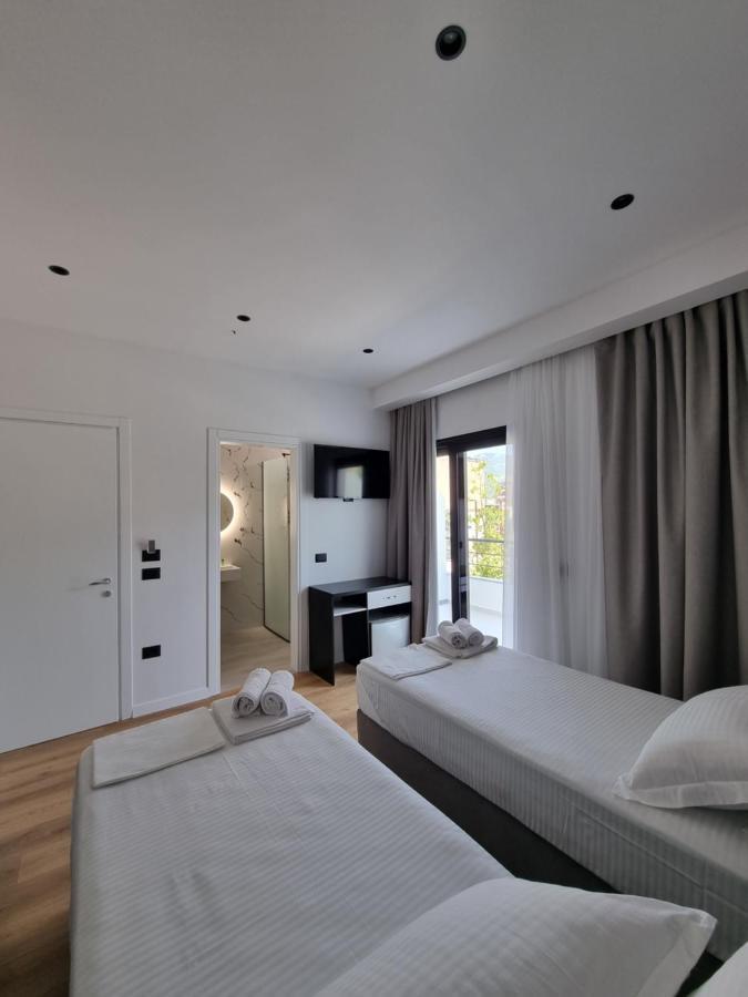 White Villa Permet Bagian luar foto