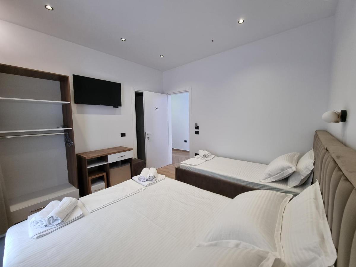 White Villa Permet Bagian luar foto