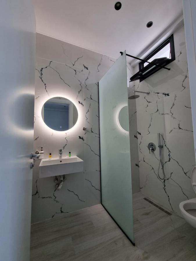 White Villa Permet Bagian luar foto
