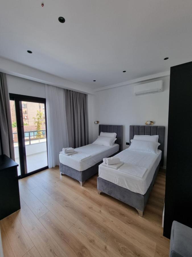 White Villa Permet Bagian luar foto