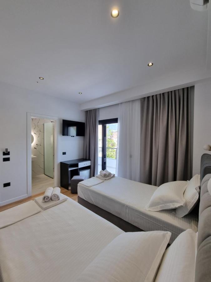 White Villa Permet Bagian luar foto